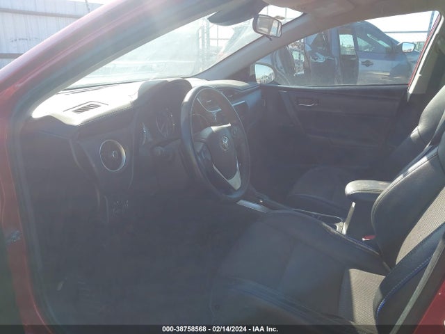 Toyota COROLLA SE 2018 5YFBURHE6JP831219 Image 5