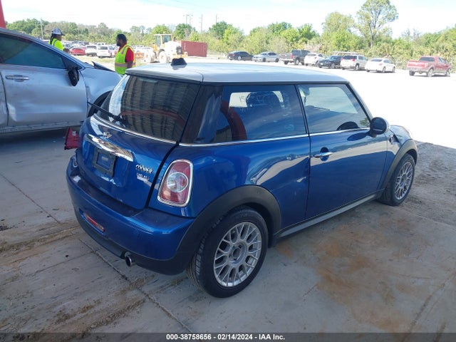 2012 MINI COOPER WMWSU3C5XCT368837 Photo 3