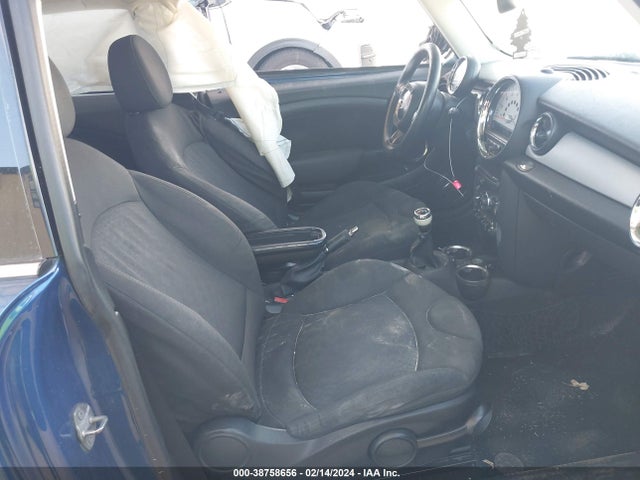 2012 MINI COOPER WMWSU3C5XCT368837 Photo 4