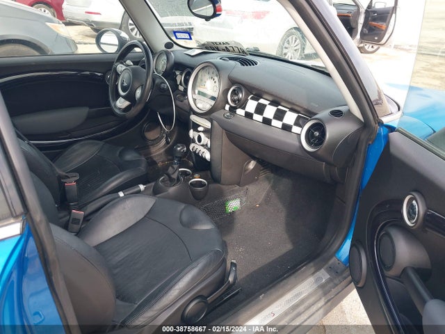 2009 MINI COOPER S WMWMF73569TW81242 Photo 4