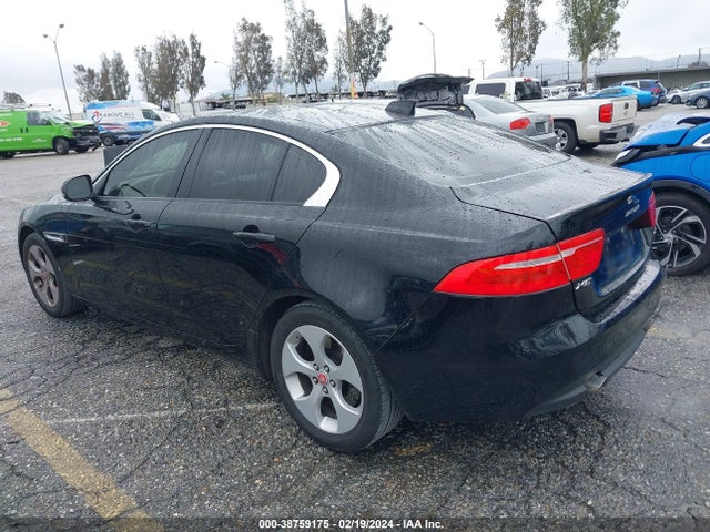 2017 JAGUAR XE SAJAR4BG6HA971894 Photo 2