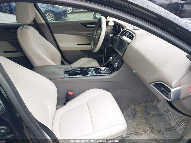 2017 JAGUAR XE SAJAR4BG6HA971894 Photo 4