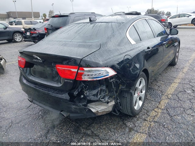 2017 JAGUAR XE SAJAR4BG6HA971894 Photo 5