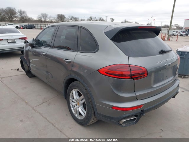 2016 PORSCHE CAYENNE WP1AA2A21GKA14631 Photo 2