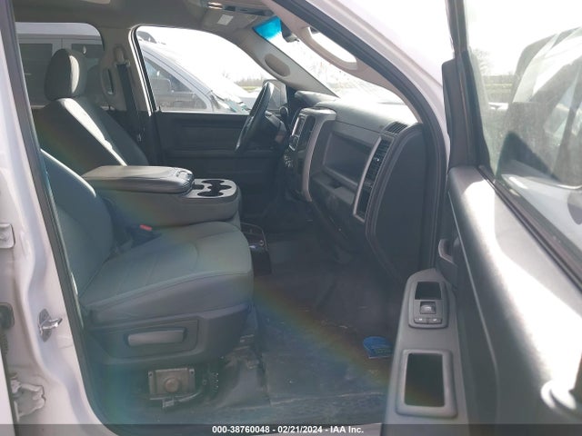 38760048 :رقم المزاد ، 3C63R2GT2FG604613 vin ، 2015 Ram 3500 Tradesman مزاد بيع