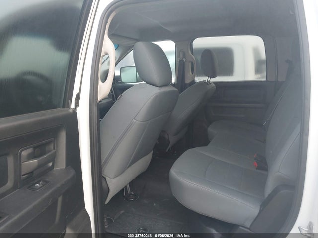38760048 :رقم المزاد ، 3C63R2GT2FG604613 vin ، 2015 Ram 3500 Tradesman مزاد بيع