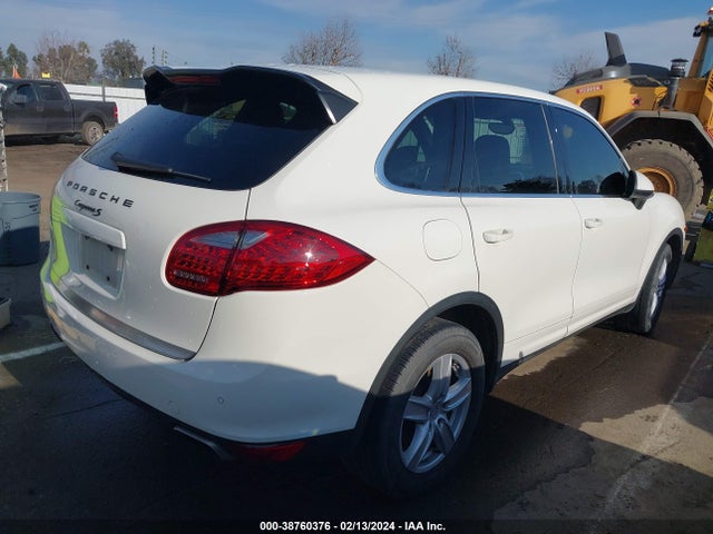 2011 PORSCHE CAYENNE WP1AB2A28BLA46623 Photo 3