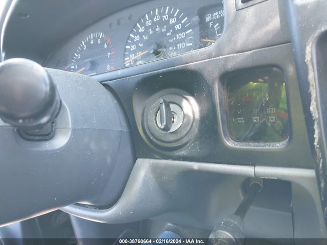 1999 TOYOTA TACOMA VIN: 4TAWN72N1XZ560107