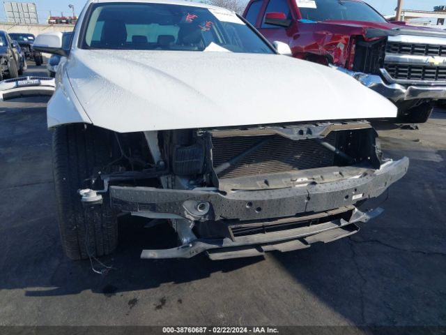 WBA8A9C52JAH12811 BMW 320i