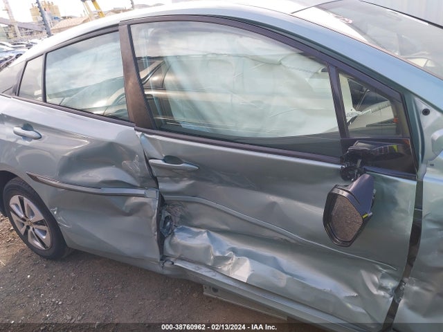 Toyota Prius Four 2018 JTDKARFU4J3058553 Image 13