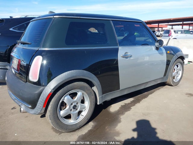 2005 MINI COOPER WMWRC33445TJ67026 Photo 3