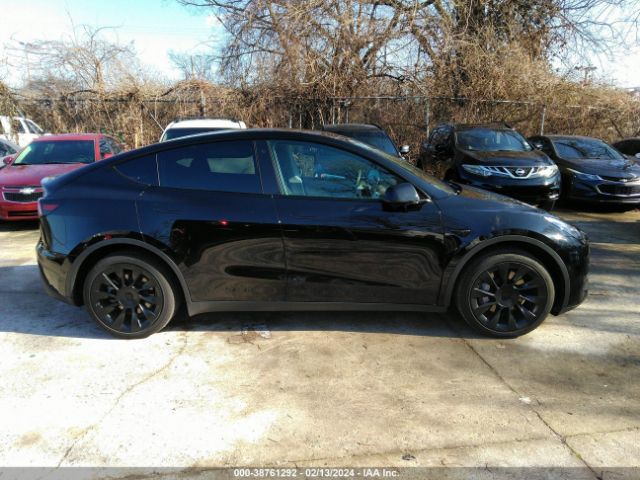 5YJYGDED4MF124166 Tesla Model Y Standard Range Rear-wheel Drive