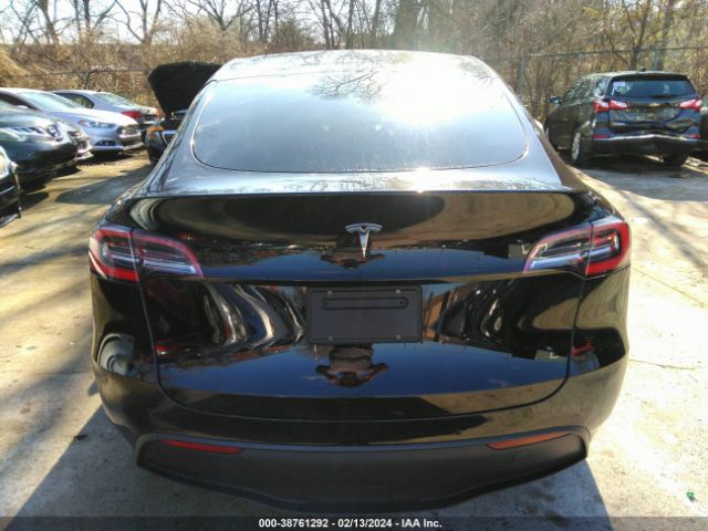 5YJYGDED4MF124166 Tesla Model Y Standard Range Rear-wheel Drive