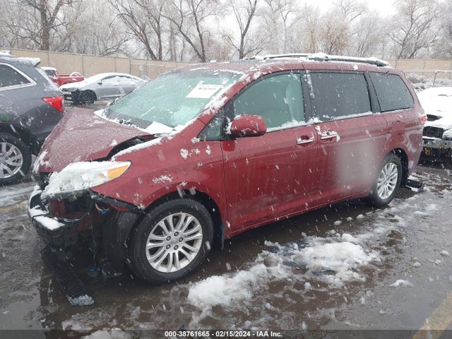 Toyota Sienna Xle 8 Passenger 2015 5TDYK3DC4FS571046 Image 2