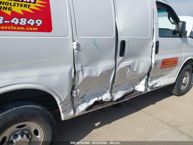 Chevrolet Express 2500 Work Van 2016 1GCWGAFFXG1208740 Image 17