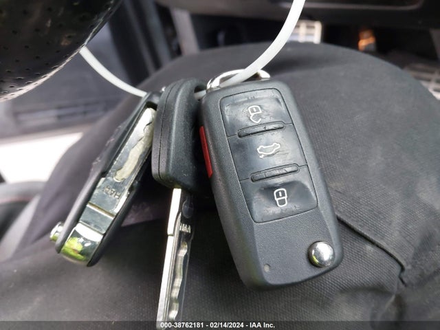 2010 VOLKSWAGEN GTI 4-DOOR VIN: WVWHD7AJ7AW284863