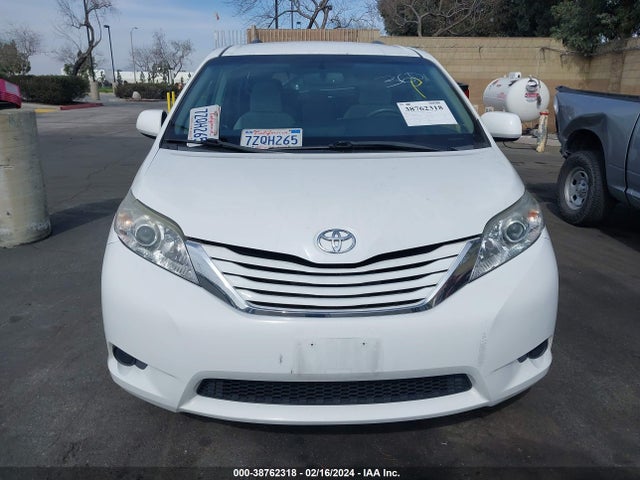 Toyota Sienna Le 8 Passenger 2017 5TDKZ3DC8HS878997 Image 13