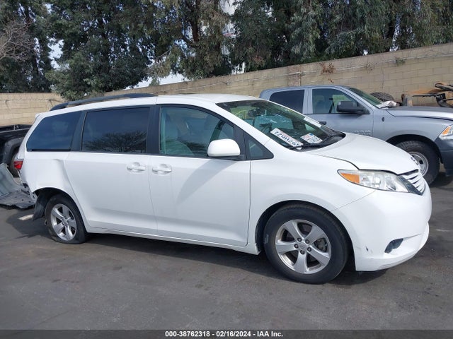 Toyota Sienna Le 8 Passenger 2017 5TDKZ3DC8HS878997 Image 14