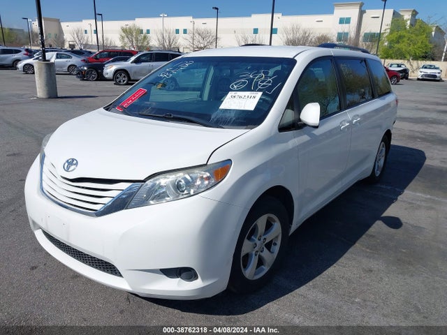 Toyota Sienna Le 8 Passenger 2017 5TDKZ3DC8HS878997 Image 2