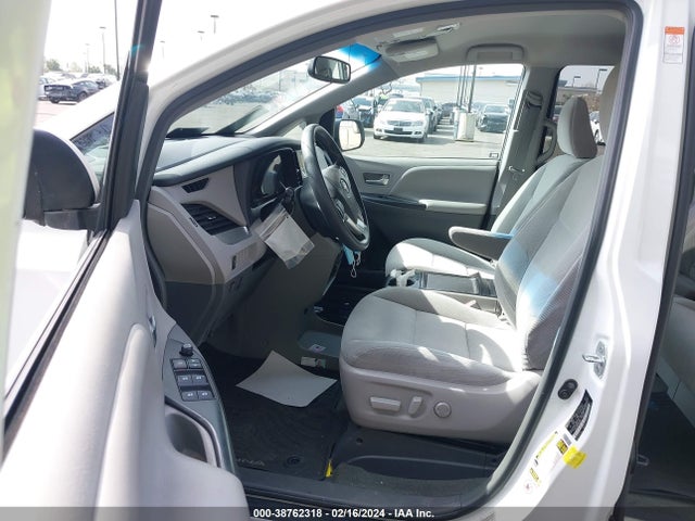 Toyota Sienna Le 8 Passenger 2017 5TDKZ3DC8HS878997 Image 5