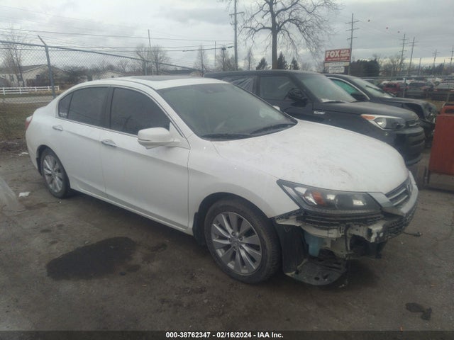 2015 1HGCR2F87FA209607 main image