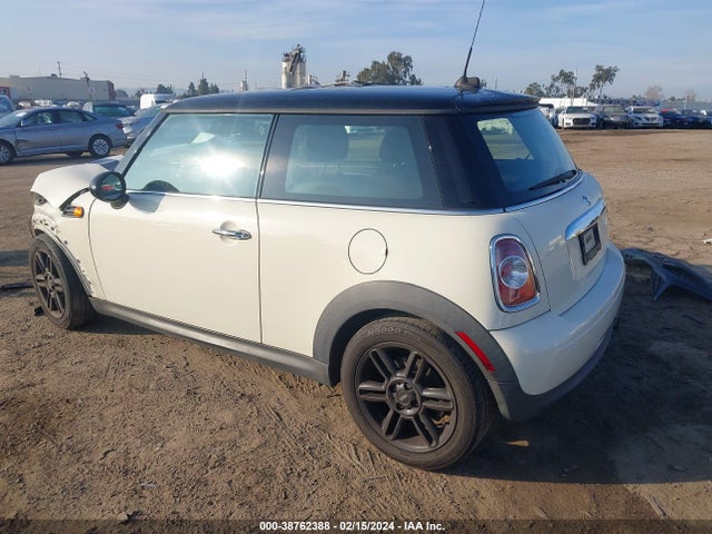 2013 MINI HARDTOP WMWSU3C59DT689396 Photo 2