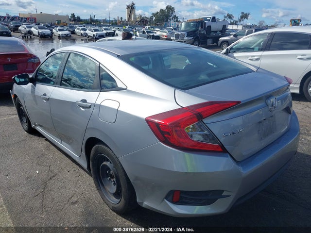Honda Civic Lx 2018 2HGFC2F57JH603560 Image 3