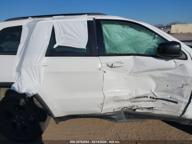 1C4RJFAGXJC382413 Jeep Grand Cherokee Upland 4x4