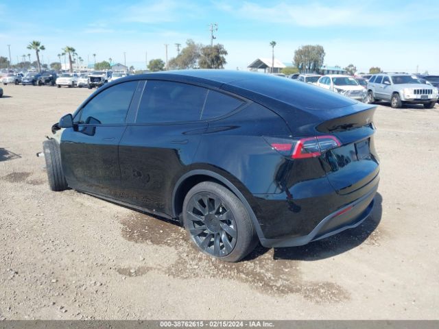 2022 TESLA MODEL Y 7SAYGDEEXNF444220 Photo 2