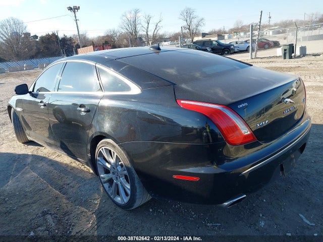 2013 JAGUAR XJ SAJWJ2GD6D8V44846 Photo 2
