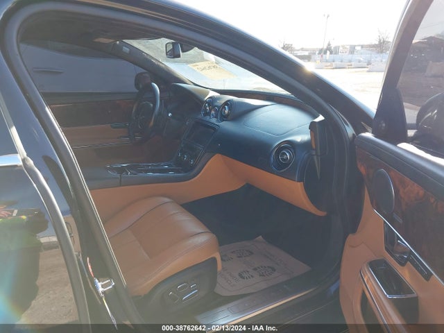 2013 JAGUAR XJ SAJWJ2GD6D8V44846 Photo 4