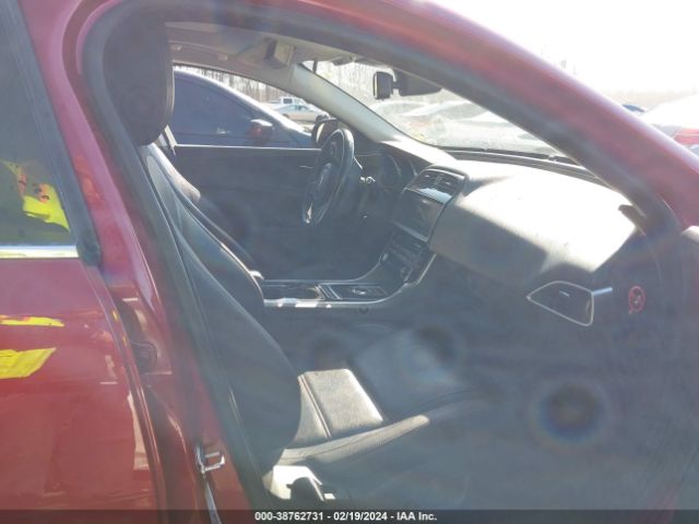 SAJAK4BV3HA960757 Jaguar Xe 35t Prestige