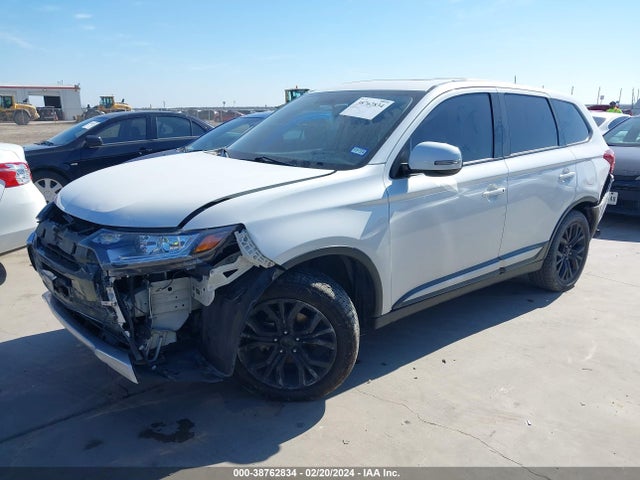 JA4AD3A38JZ015162 Mitsubishi Outlander Se