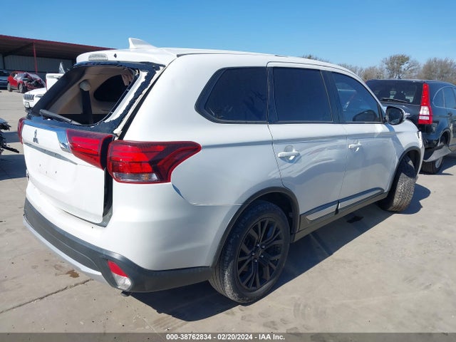 JA4AD3A38JZ015162 Mitsubishi Outlander Se