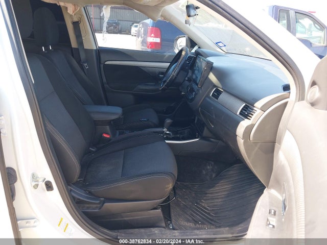 JA4AD3A38JZ015162 Mitsubishi Outlander Se