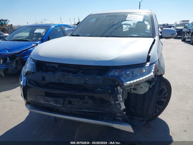 JA4AD3A38JZ015162 Mitsubishi Outlander Se