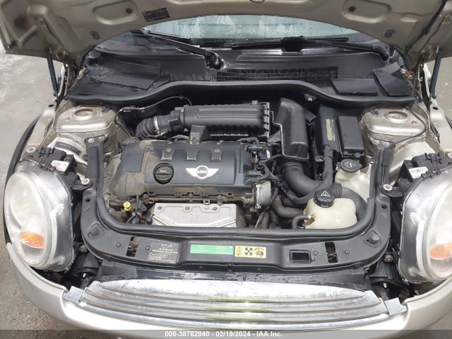 2010 MINI COOPER WMWMF3C57ATU76607 Photo 9