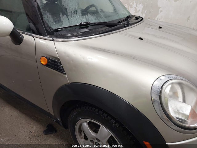 2010 MINI COOPER WMWMF3C57ATU76607 Photo 5