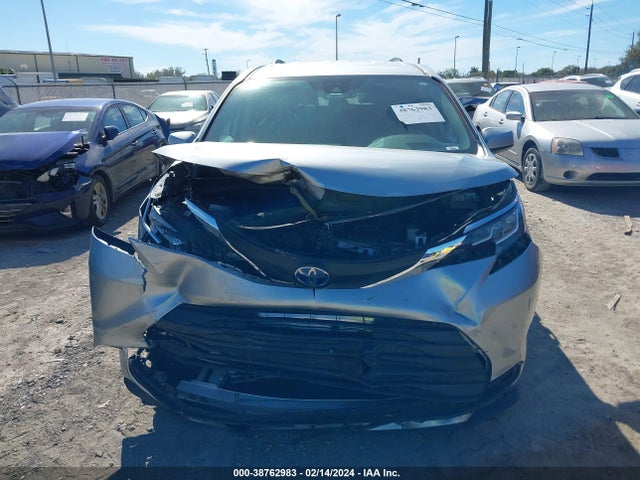Toyota SIENNA LE 2021 5TDKRKEC3MS005662 Image 12