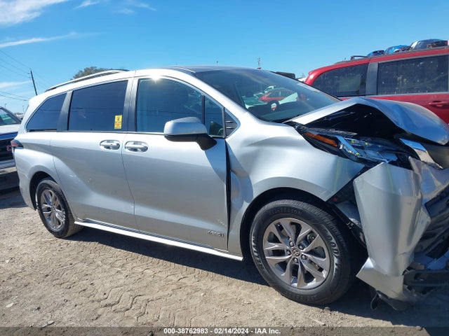 Toyota SIENNA LE 2021 5TDKRKEC3MS005662 Image 13