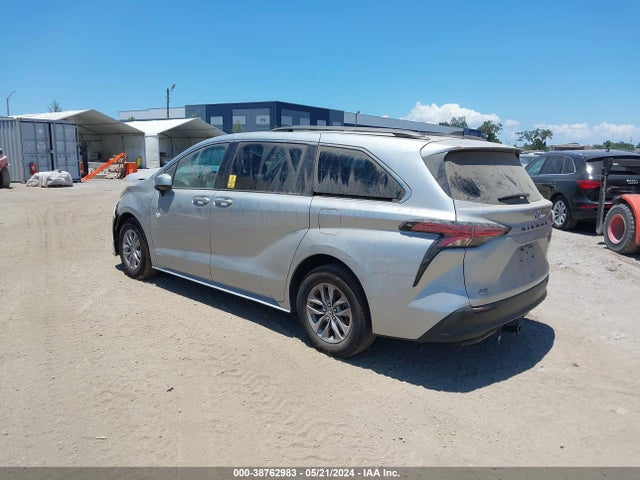 Toyota SIENNA LE 2021 5TDKRKEC3MS005662 Image 3