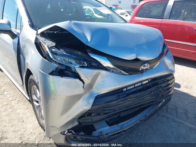 Toyota SIENNA LE 2021 5TDKRKEC3MS005662 Image 6