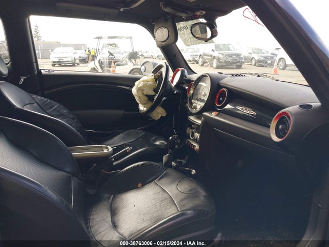 2009 MINI COOPER S WMWMF73529TW85899 Photo 4