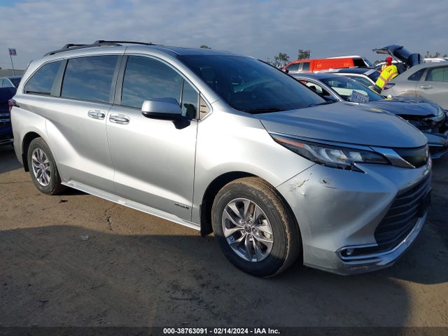 2021 TOYOTA SIENNA XLE VIN: 5TDYRKEC9MS062930
