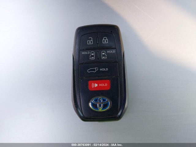 2021 TOYOTA SIENNA XLE VIN: 5TDYRKEC9MS062930