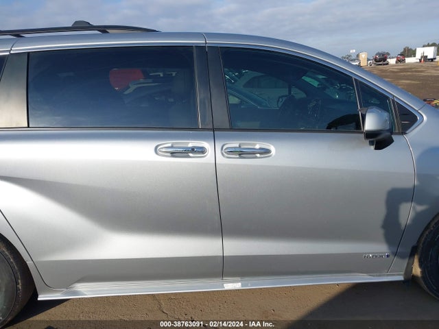 2021 TOYOTA SIENNA XLE VIN: 5TDYRKEC9MS062930