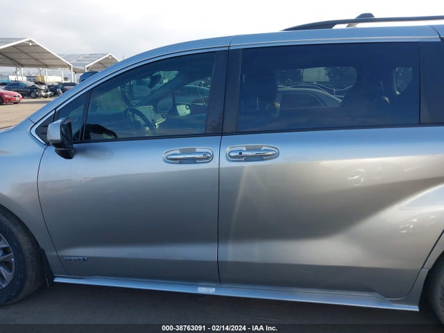2021 TOYOTA SIENNA XLE VIN: 5TDYRKEC9MS062930