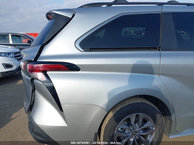 2021 TOYOTA SIENNA XLE VIN: 5TDYRKEC9MS062930