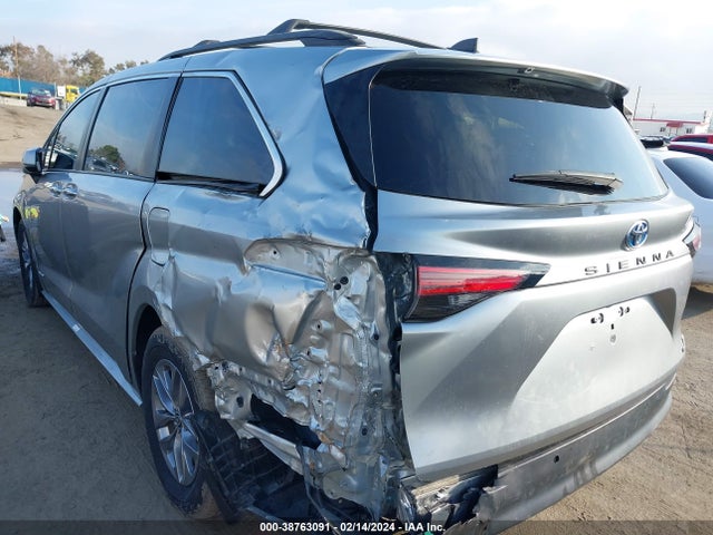 2021 TOYOTA SIENNA XLE VIN: 5TDYRKEC9MS062930