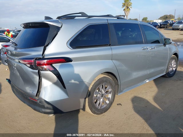 2021 TOYOTA SIENNA XLE VIN: 5TDYRKEC9MS062930